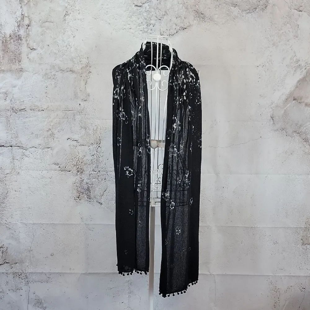 Signature Collection Floral Print Scarf - Black & Grey 21" X 83"